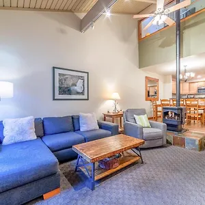 #359 - Mountain Condo, Walk To Shops With Pool, Spa, & Game Holiday home Mammoth Lakes